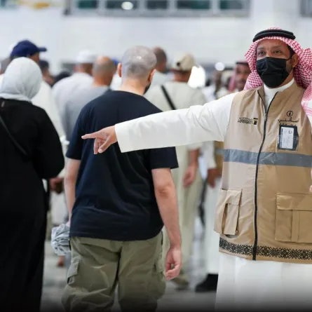 من خدمات الفرق الراجلة والإرشاد خلال موسم الحج