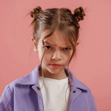 صورة طفلة تتذمر