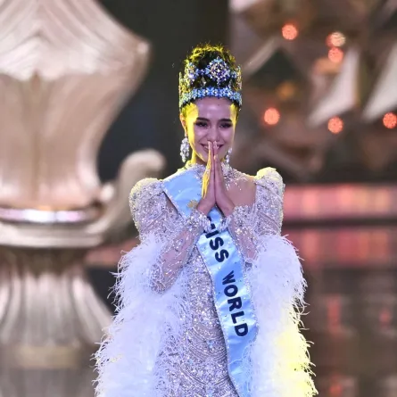 أوبال سوتشاتا تشوانغسري في مركز معارض هايتكس في حيدراباد (Opal Suchata Chuangsri at the HITEX Exhibition Centre in Hyderabad). مصدر الصورة: NOAH SEELAM / AFP