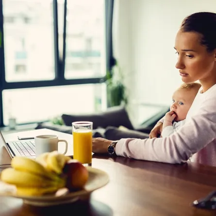 صورة لأم وطفلها بعد الولادة