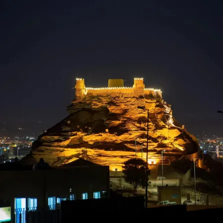 لقطة لقلعة زعبل عند المساء (الصورة من واس)