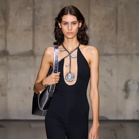 جمبسوت من ديفيد كوما David Koma ربيع وصيف 2024 - الصورة من Launchmetrics/Spotlight ©