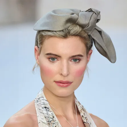 مكياجكِ في العيد باللون الورد