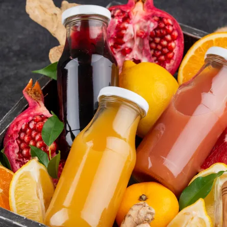 ما الفرق بين العصير والفواكه الطازجة؟ -Image By Freepik