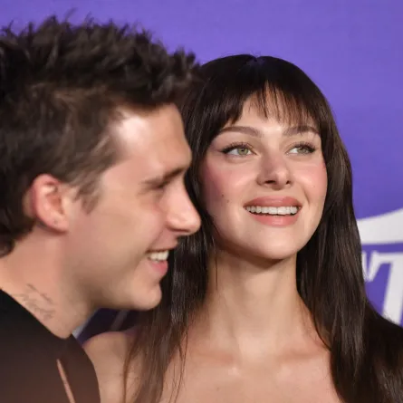 بروكلين بيلتز بيكهام ونيكولا بيلتز بيكهام في نيوهاوس لوس أنجلوس في هوليوود، كاليفورنيا (Brooklyn Peltz Beckham and Nicola Peltz Beckham at NeueHouse Los Angeles in Hollywood, California). مصدر الصورة: Rodin Eckenroth/Getty Images/AFP