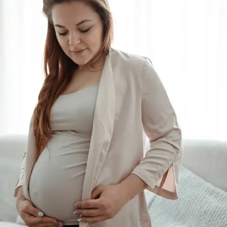 صورة لحامل تشعر بانقباضات