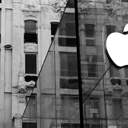 بعد قرار تأجيل إطلاق Siri الشخصية، قامت أبل بسحب الإعلان الترويجي