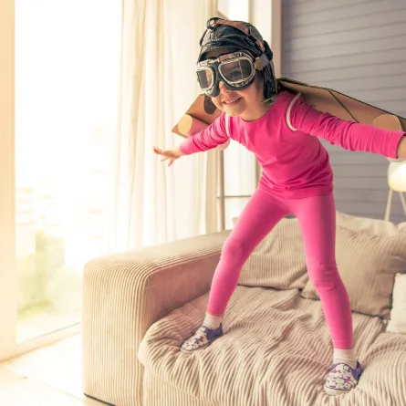 صورة لطفل يلعب