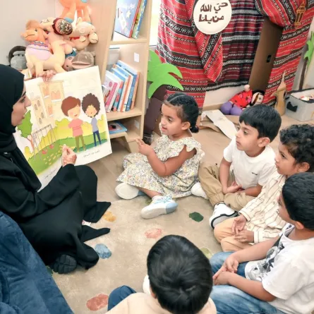 إلزام رياض الأطفال بـ 240 دقيقة أسبوعيًّا لتعليم اللغة العربية في أبوظبي. الصورة من wam