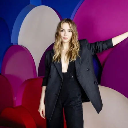 جودي كومر - Jodie Comer poses for a portrait at the 27th SCAD Savannah Film Festival on Emma McIntyre/Getty Images/AFP (Photo by Emma McIntyre / GETTY IMAGES NORTH AMERICA / Getty Images via AFP)