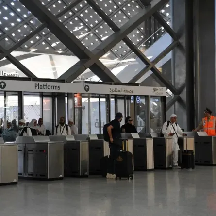 مغادرة أولى رحلات الحجاج المغادرين جوًا إلى بلدانهم 