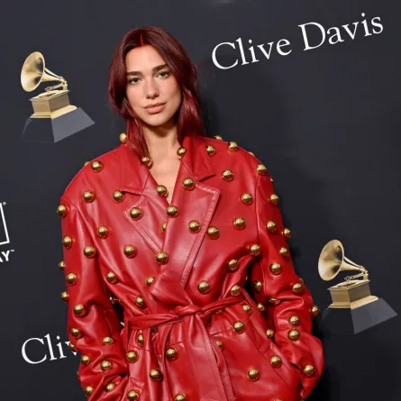 دوا ليبا في بيفرلي هيلز، كاليفورنيا (Dua Lipa in Beverly Hills, California). مصدر الصورة: Axelle/Bauer-Griffin/FilmMagic
