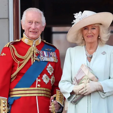 الملكة كاميلا والملك تشارلز الثالث في قصر باكنغهام في لندن، إنجلترا (Queen Camilla and King Charles III at Buckingham Palace in London, England). مصدر الصورة: Chris Jackson/Getty Images