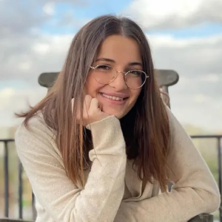 بحضور والدتها وأصدقائها.. شام الذهبي تحتفل بافتتاح عيادتها في قطر