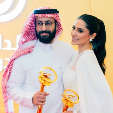 خالد صقر وإلهام علي وجوائز مهرجان الخليج للإذاعة والتلفزيون- الصورة من المكتب الإعلامي للمهرجان