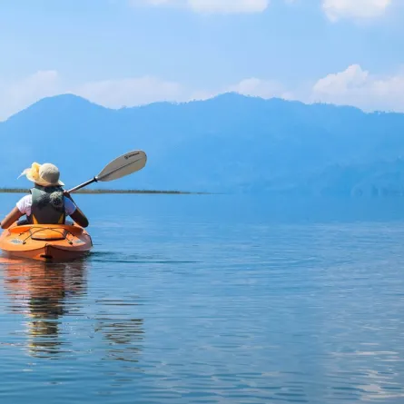 متعة التجديف بالكاياك