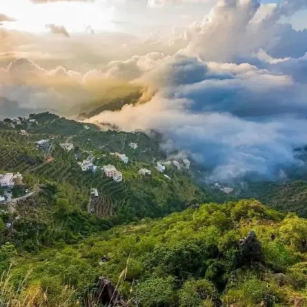 يستهدف برنامج "لوّن صيفك" هذا العام جذب أكثر من 41 مليون سائح من داخل السعودية وخارجها