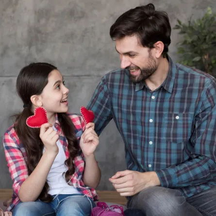 صورة تظهر قوة العلاقة مع الابنة