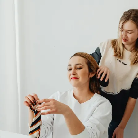 حلم تمشيط الشعر في المنام - الصورة تعبيرية  