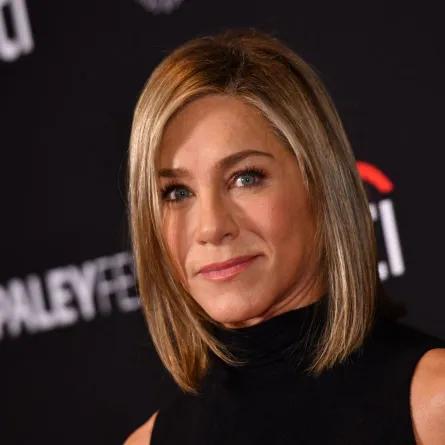 جينيفر أنيستون في مسرح دولبي في هوليوود، كاليفورنيا (Jennifer Aniston at the Dolby theatre in Hollywood, California). مصدر الصورة: Chris Delmas / AFP