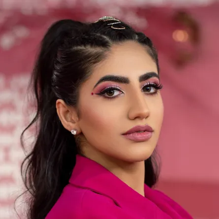 ظلال عيون ملونة موضة صيف 2025