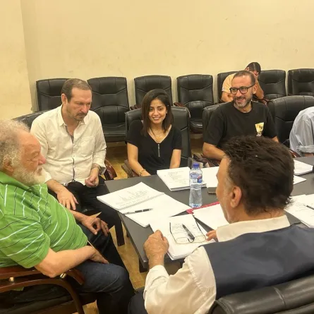 يحيى الفخراني خلال التحضيرات لمسرحية الملك لير- الصورة من صفحة وزارة الثقافة المصرية على فيسبوك