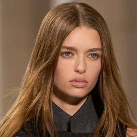 من عرض ساكي Sacai - مصدر الصورة LaunchmetricsSpotlight ©