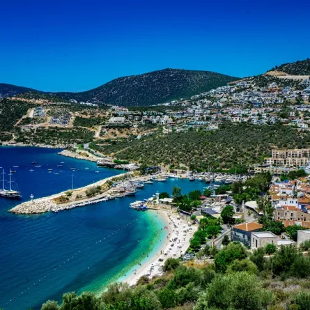 أنطاليا مدينة منتجعية جذابة 