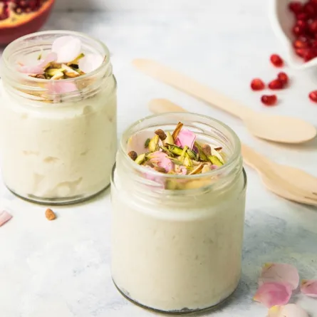 الزبادي يحتوي على البكتيريا النافعة