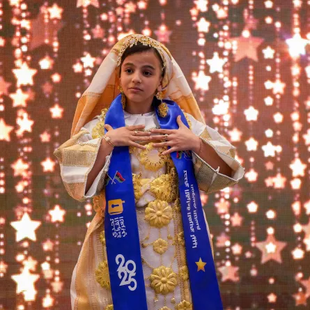 طالبة ليبية تتوج بلقب تحدي القراءة العربي في الدورة التاسعة - الصورة من وكالة أنباء الإمارات "وام"