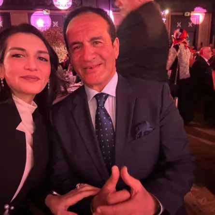 محمد ثروت مع ابنته الدكتورة داليا- الصورة من المكتب الصحفي للمطرب محمد ثروت