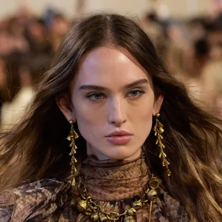 من عرض زايمرمان في أسبوع الموضة في باريس لخريف وشتاء 2025 Zimmermann-الصورة من Launchmetrics/Spotlight ©