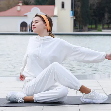 سيدة تمارس الرياضة الصباحية