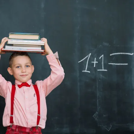 صورة تعبر عن تعلم الطفل للحساب