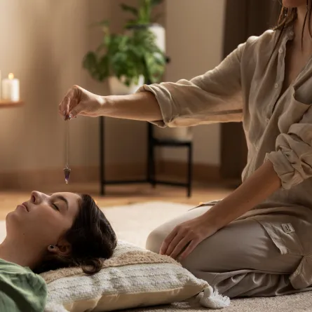 الريكي علاج يساعد على استعادة التوازن الداخلي Image By Freepik