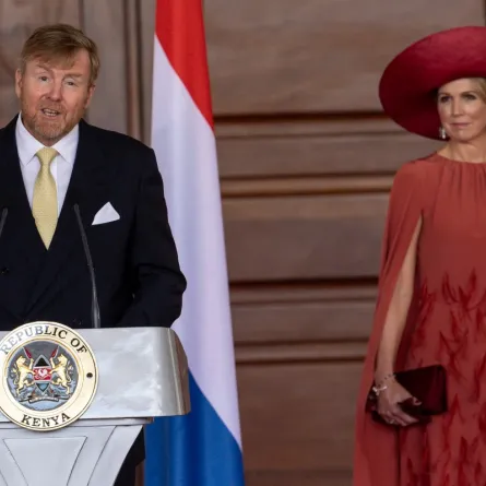 الملك ويليم ألكسندر والملكة ماكسيما في قصر الدولة في نيروبي (King Willem-Alexander, Queen Maxima at the State House in Nairobi). مصدر الصورة: SIMON MAINA / AFP