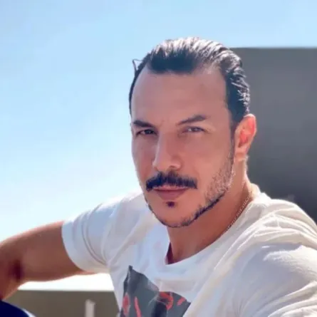 باسل خياط -الصورة من صفحته على إنستغرام