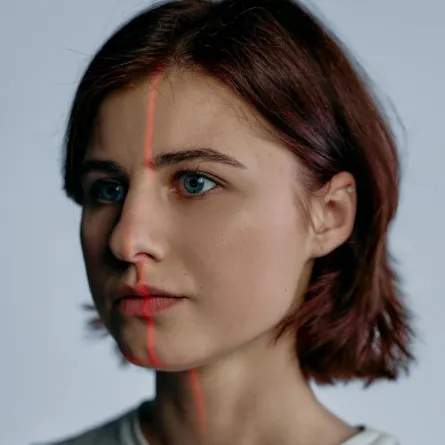 أشعة الشمس تزيد من أعراض الوردية