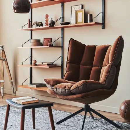 أريكة صغيرة بنية