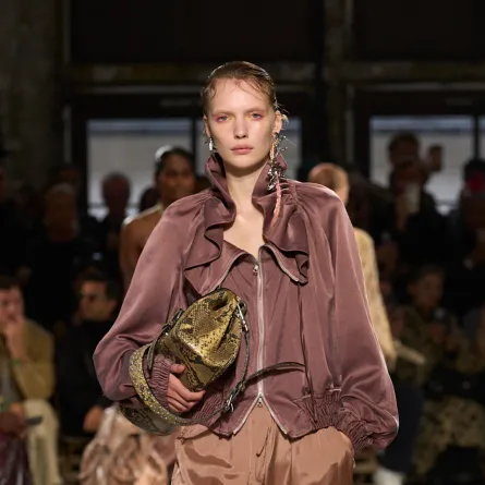 إطلالة من درايز فان نوتن Dries Van Noten - الصورة من Launchmetrics/Spotlight ©