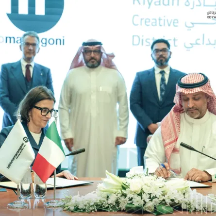 ويُقدّم المعهد بالشراكة مع هيئة الأزياء برنامج دبلوم تدريبيًا لمدة 3 سنوات مخصَّص للطلبة السعوديين الراغبين في تطوير مسيرتهم المهنية في صناعة الأزياء