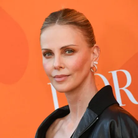 تشارليز ثيرون Charlize Ttheron في حفل مشروع إفريقيا للتواصل 2025 في أستوديوهات يونيفرسال - شمال هوليوود - كاليفورنيا Charlize Theron's Africa Outreach Project 2025 Block Party at Universal Studios backlot in North Hollywood, California on June 28, 2025. (Photo by Unique Nicole / AFP)