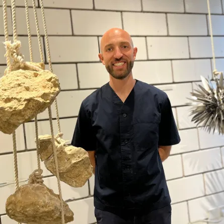 الفنان البريطاني جيمس واغستاف 