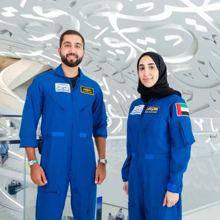 زوار متحف المستقبل يلتقون رواد الفضاء الإماراتيين. الصورة من وكالة الأنباء الإماراتية "wam"