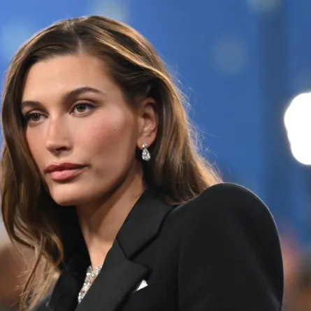 هايلي بيبر في حفل ميت غالا (Hailey Bieber at the Met Gala). مصدر الصورة: Angela WEISS / AFP