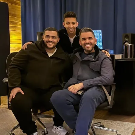 هشام جمال مع المطرب حسين الجسمي والموزع مادي- الصورة من حساب هشام على إنستغرام