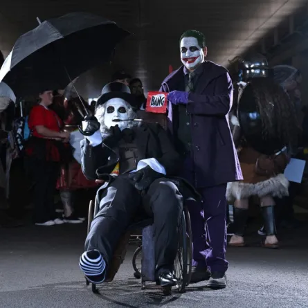 الجوكر والبطريق من عالم مدينة جوثام – مصدر الصورة Photo by ROY ROCHLIN / GETTY IMAGES NORTH AMERICA / Getty Images via AFP