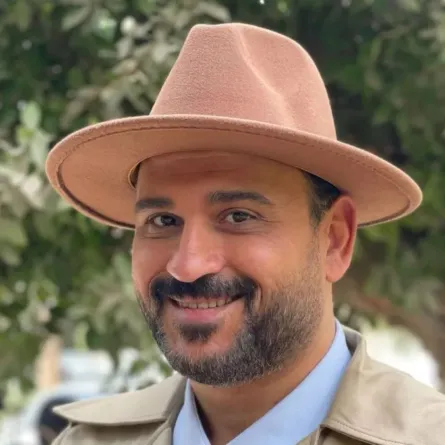 أكرم حسني- الصورة من صفحته الرسمية على إنستغرام