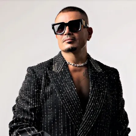 عمرو دياب - الصورة من حسابه على إنستغرام