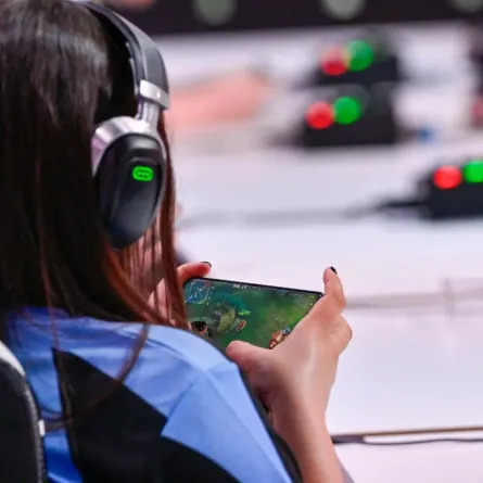 انطلقت أول أمس بطولة موبايل ليجندز: بانغ بانغ وومنز إنفيتيشينال MWI للسيدات، التي تجمع نخبة من النجمات العالميات في ألعاب الهواتف المحمولة